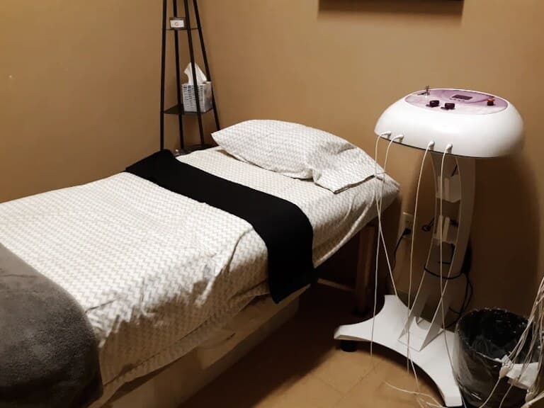 A LifeCare Chiropractic treatment room in Mesa.